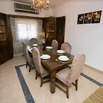 Art-Deco Inspired 2Bdr Apt 10Min From Cai Airport