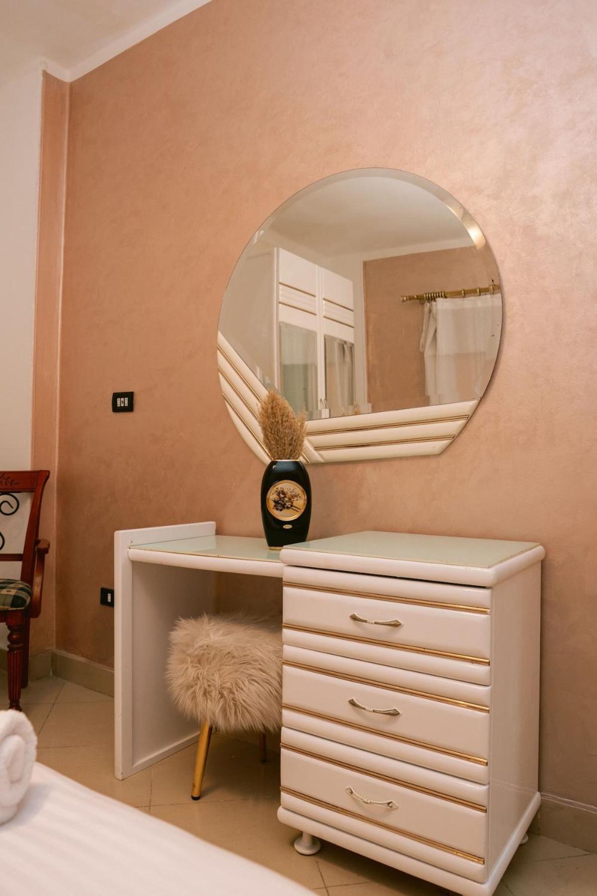Apartment Art-deco Inspired 2bdr 10min From Cai Airport