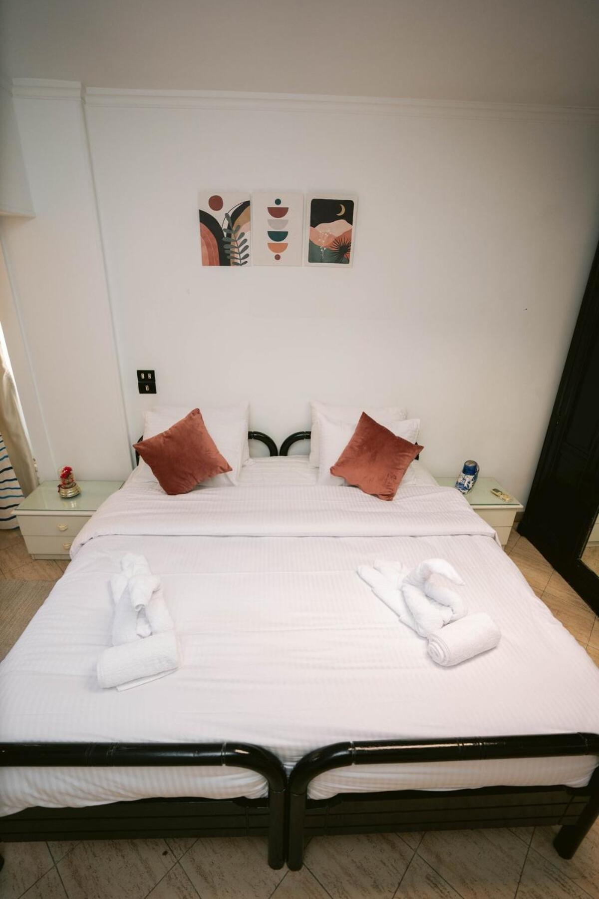 Art-deco Inspired 2bdr 10min From Cai Airport Apartment *