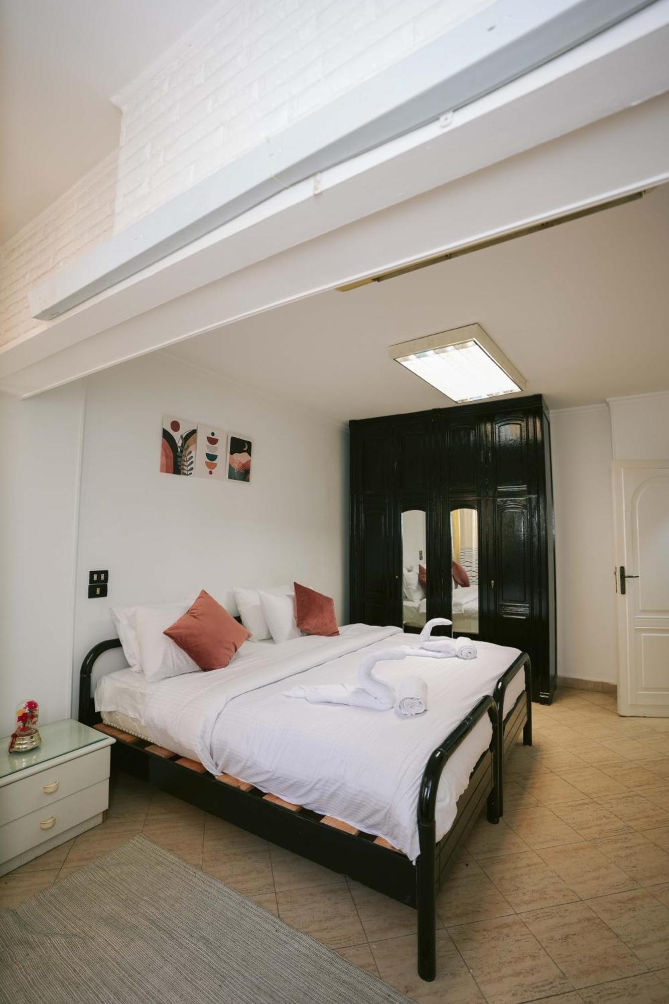 Art-deco Inspired 2bdr 10min From Cai Airport * Cairo