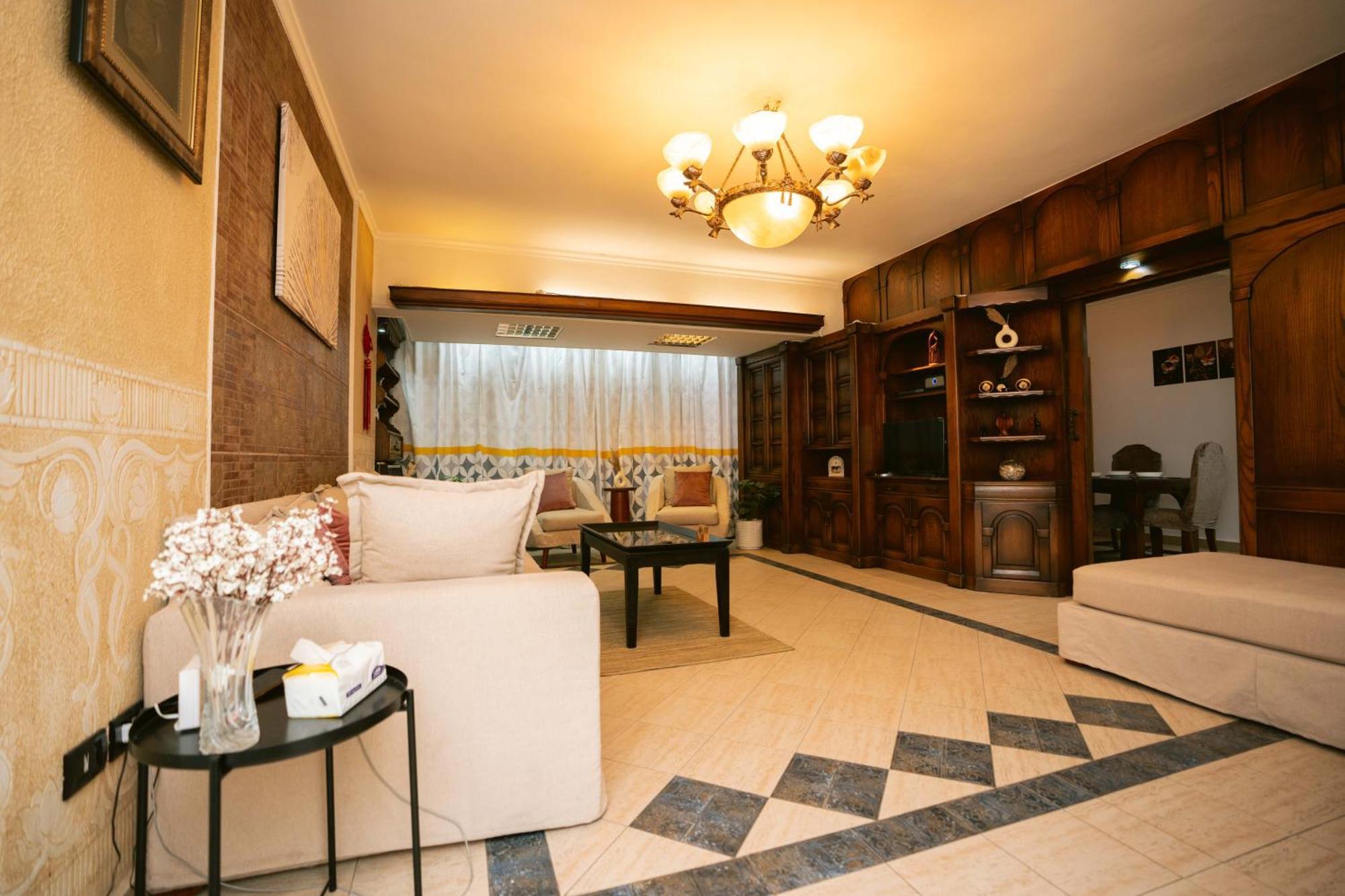 Art-deco Inspired 2bdr 10min From Cai Airport Apartment